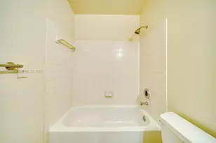 18326 NW 68th Ave, Hialeah, FL 33015 - Photo 18