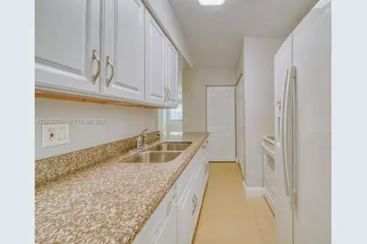 18326 NW 68th Ave #H, Hialeah, FL 33015 - Photo 24