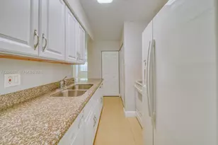 18326 NW 68th Ave, Hialeah, FL 33015 - Photo 24