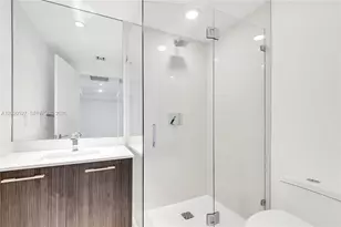 45 SW 9th St, Miami, FL 33130 - Photo 14
