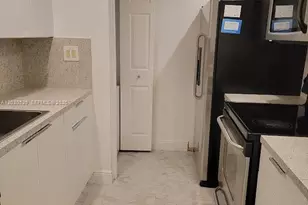 220 Lakeview Dr, Weston, FL 33326 - Photo 4