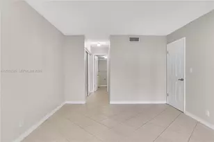 100 Lakeview Dr, Weston, FL 33326 - Photo 10