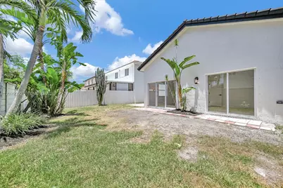 7868 NW 194th St, Hialeah, FL 33015 - Photo 4