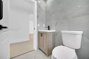 7868 NW 194th St, Hialeah, FL 33015 - Photo 36