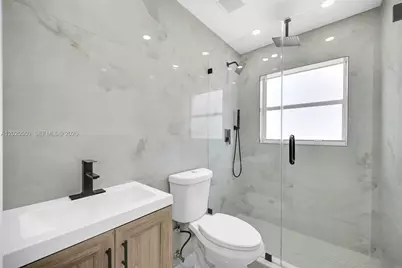 7868 NW 194th St, Hialeah, FL 33015 - Photo 16