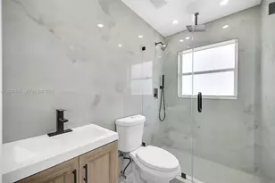 7868 NW 194th St, Hialeah, FL 33015 - Photo 16