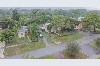 410 Pinecrest Dr #B, Miami Springs, FL 33166 - Photo 16