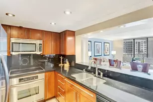520 Brickell Key Dr, Miami, FL 33131 - Photo 14