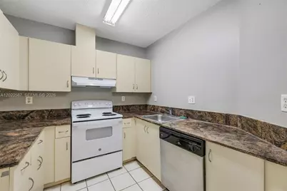 8423 SW 209th St, Cutler Bay, FL 33189 - Photo 8