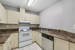 8423 SW 209th St, Cutler Bay, FL 33189 - Photo 8