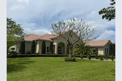 5703 N Sterling Ranch Dr, Davie, FL 33314 - Photo 2