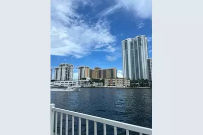 800 Parkview Dr #406, Hallandale Beach, FL 33009 - Photo 4