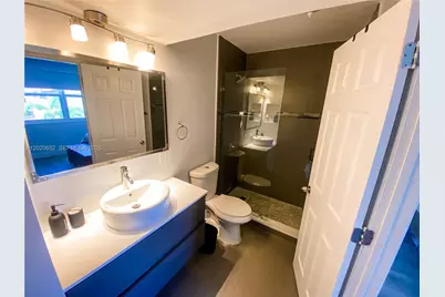 8661 NW 4th Ter #903, Miami, FL 33126 - Photo 12