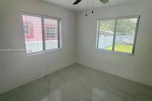 12020 W Golf Dr, Miami, FL 33167 - Photo 28