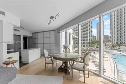 92 SW 3rd St #1201, Miami, FL 33130 - Photo 2