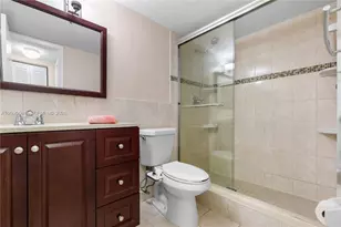 901 Colony Point Cir, Pembroke Pines, FL 33026 - Photo 30