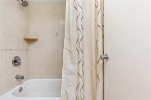 901 Colony Point Cir, Pembroke Pines, FL 33026 - Photo 26