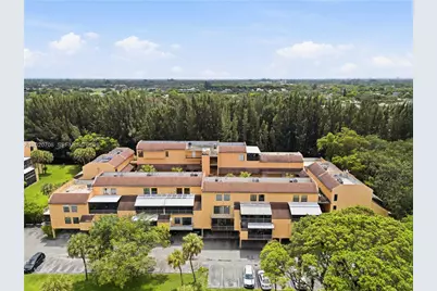 430 Commodore Dr #213, Plantation, FL 33325 - Photo 2