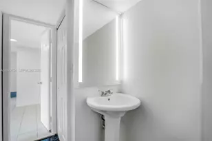 16558 NE 26th Ave, North Miami Beach, FL 33160 - Photo 22