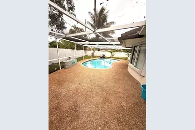 661 SW 67th Ave, Pembroke Pines, FL 33023 - Photo 8