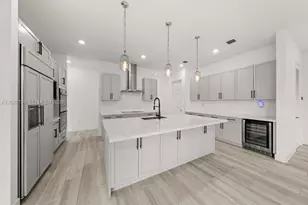 2031 Meadows Dr, Davie, FL 33324 - Photo 14