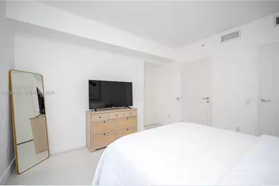 1300 Brickell Bay Dr #1601, Miami, FL 33131 - Photo 14