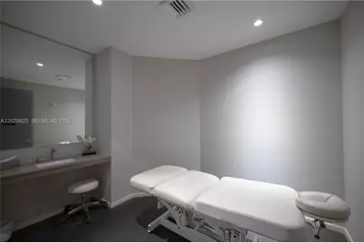 1300 Brickell Bay Dr #1601, Miami, FL 33131 - Photo 34