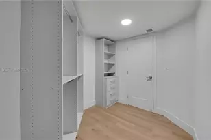 555 NE 34th St, Miami, FL 33137 - Photo 24