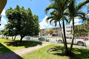 1460 NE 169th St, North Miami Beach, FL 33162 - Photo 20
