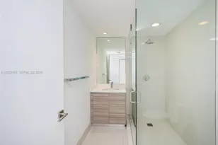 121 NE 34th St, Miami, FL 33137 - Photo 20