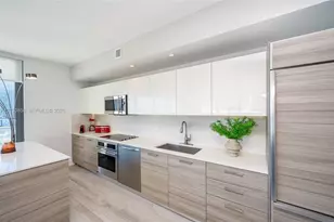 121 NE 34th St, Miami, FL 33137 - Photo 10