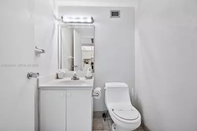5601 Collins Ave #1718, Miami Beach, FL 33140 - Photo 6