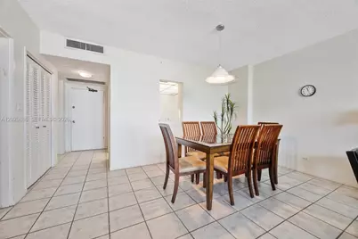 5601 Collins Ave #1718, Miami Beach, FL 33140 - Photo 14