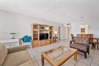 5601 Collins Ave #1718, Miami Beach, FL 33140 - Photo 10