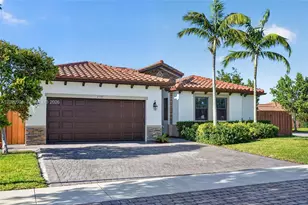 2371 SE 1st Ct, Homestead, FL 33033 - Photo 4
