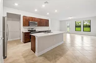 4488 E Appleton Cir E, Oakland Park, FL 33309 - Photo 2