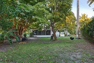 1100 N Shore Dr, Miami Beach, FL 33141 - Photo 28