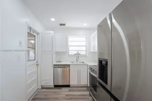 2041 NW 81st Ave, Pembroke Pines, FL 33024 - Photo 2