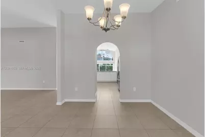 10635 NW 54th St, Doral, FL 33178 - Photo 8