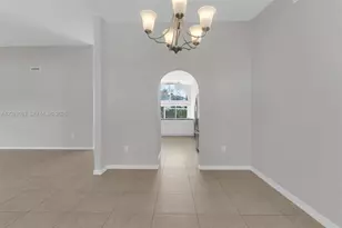10635 NW 54th St, Doral, FL 33178 - Photo 8
