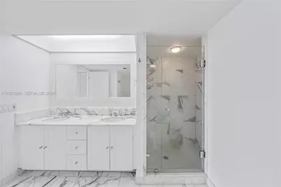 400 S Pointe Dr #409, Miami Beach, FL 33139 - Photo 26