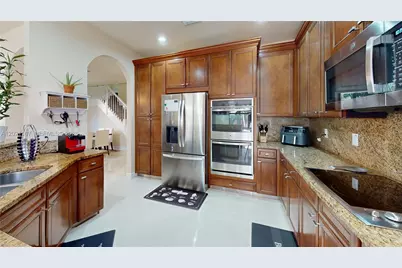 8610 NW 101st Pl, Doral, FL 33178 - Photo 12