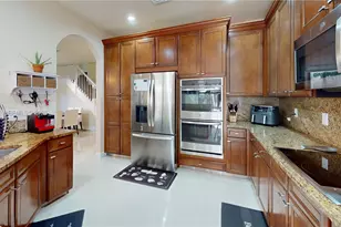 8610 NW 101st Pl, Doral, FL 33178 - Photo 12