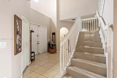 8968 NW 180th Ter, Hialeah, FL 33018 - Photo 6