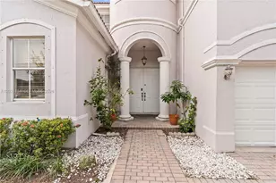 8968 NW 180th Terrace, Hialeah, FL 33018 - Photo 2