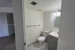 15405 N Miami Lakeway N, Miami Lakes, FL 33014 - Photo 8