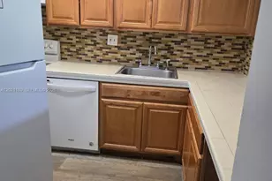 8060 N Colony Cir N, Tamarac, FL 33321 - Photo 2