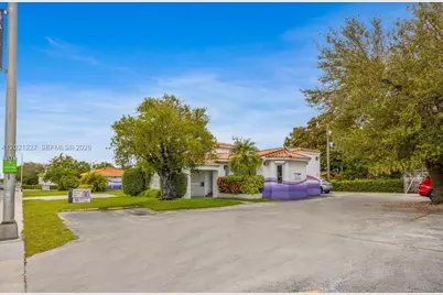 49W 49th St, Miami Beach, FL 33012 - Photo 4