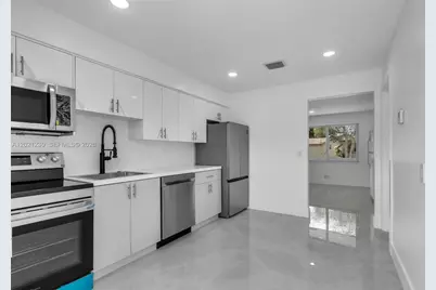 821 SW 7th Ave #2, Hallandale Beach, FL 33009 - Photo 1