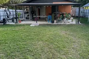 320 NW 2nd St, Florida City, FL 33034 - Photo 2